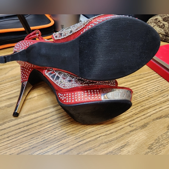 Hot Tomato Heels - Picture 3 of 3